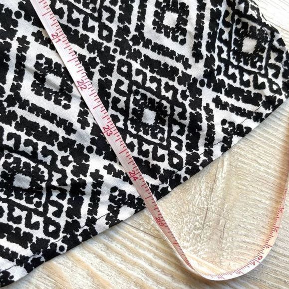 𝅺Atmosphere Ikat Print Cap Sleeve Top | Black/White Size 10‎ - Picture 9 of 9